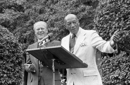 Jesse Owens receives the Presidential Medal of Freedom from President Gerald Ford. (National Archives and Records Administrat