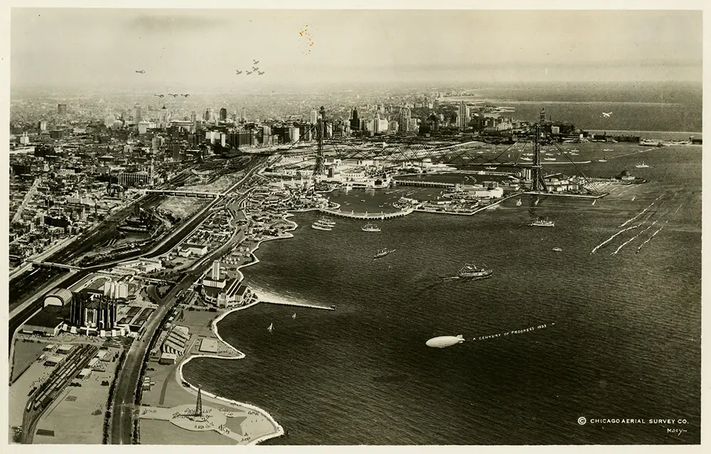 A photo of Chicago and the 1933 World's Fair from the air.